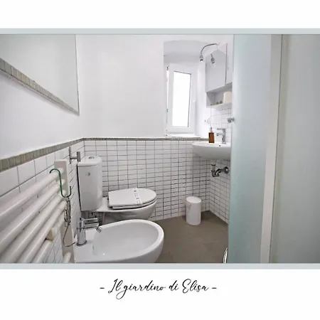 Elisa's Garden Apartman